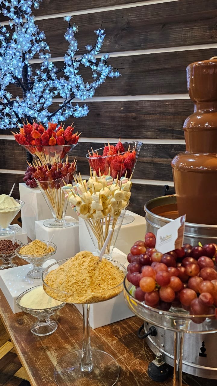 Debutante com cascata de chocolate KyArteChoco