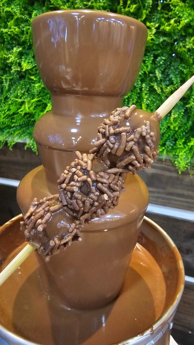 Feira com cascata de chocolate KyArteChoco
